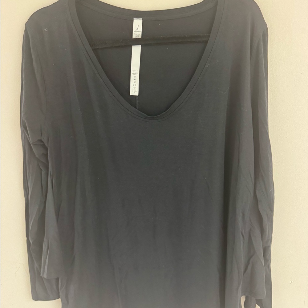 Lululemon Long Sleeve V-Neck Top – Size 10 – Like New